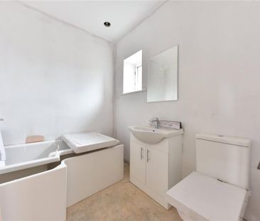 2 bedroom semi-detached house to rent - Photo 5