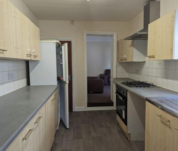 4 bedroom terraced house to rent - Photo 3