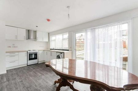 Derek Avenue, Wembley, HA9 - Photo 4
