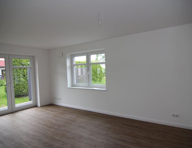 Am Elbdeich gelegene 3-Zimmer-Erdgeschoss-Wohnung mit Terrasse und Blick ins Grüne - Photo 1