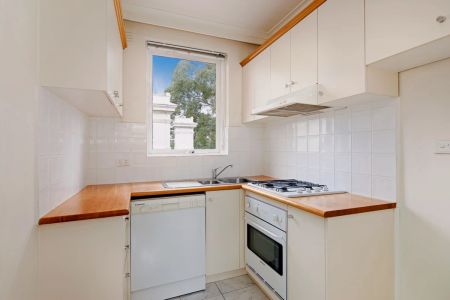 4/85 Merton Street, Albert Park, Melbourne - Photo 5