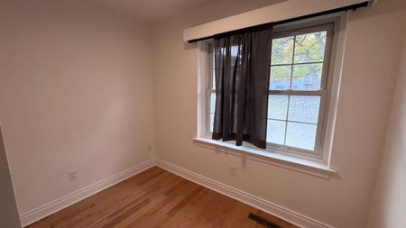 For Lease - 66 Paperbirch Drive Unit# Upper, Toronto, Ontario - Photo 3