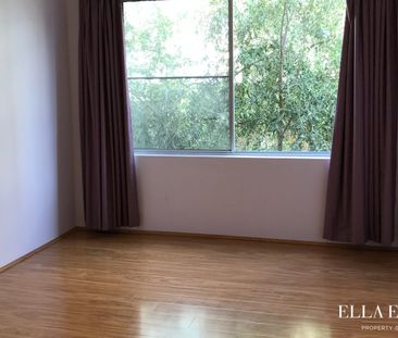 Spacious Apartment I Convenient Location - Photo 2