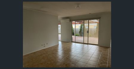 Family 4 Bedroom Home! - Photo 2