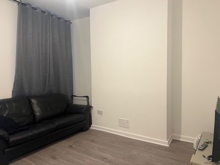 3 Bed Terraced House, Liverpool, L15 - Photo 2