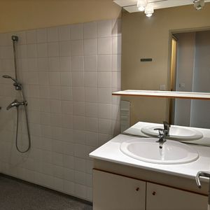 Location Appartement 2 pièces 59m² - Photo 3