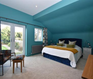 4 bedroom detached house to rent - Photo 3