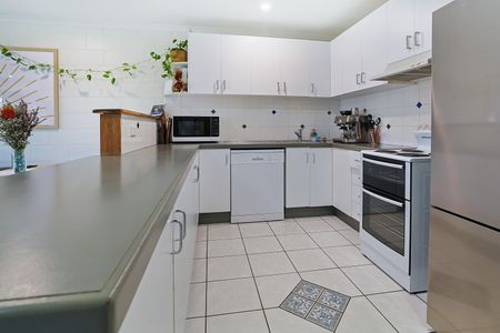 Comfort & Convenience in a Central Location - Hermit Park - Photo 3