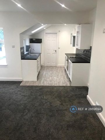 3 bedroom flat to rent - Photo 5