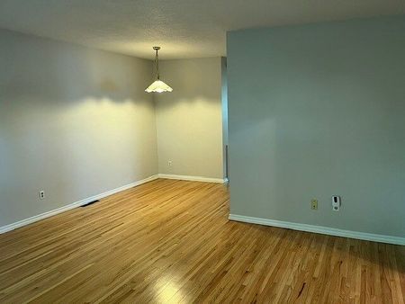 7335 37 Avenue Northwest, Calgary - Photo 2