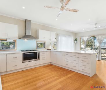 Spacious Five Bedroom Family Home with Multiple Living Areas, Solar & Exceptional Parking - Photo 6