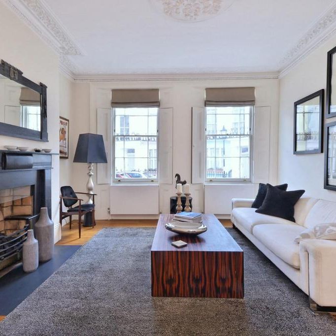 4 bedroom end of terrace house to rent - Photo 1