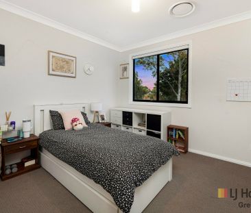 SPACIOUS 4 BEDROOM TOWNHOUSE - Photo 5