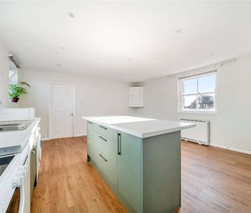 A well presented one bedroom apartment with parking close to centra... - Photo 2