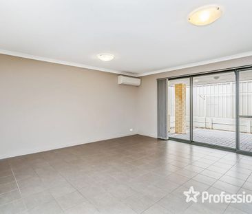 Elevated Front Villa on a Quiet Street! - Photo 1
