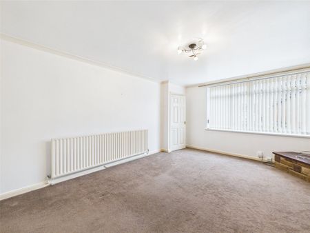 Sutton Court, Eastwood, Nottingham, Nottinghamshire, NG16 - Photo 2