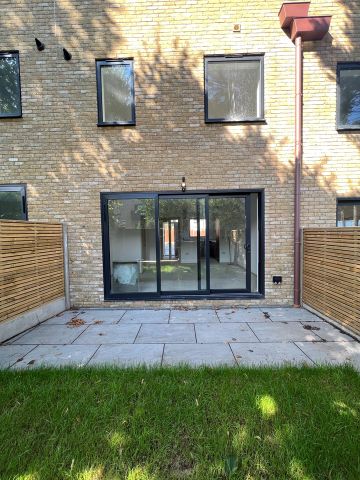 3 Bed Terraced House, Truelove Place, SE7 - Photo 5