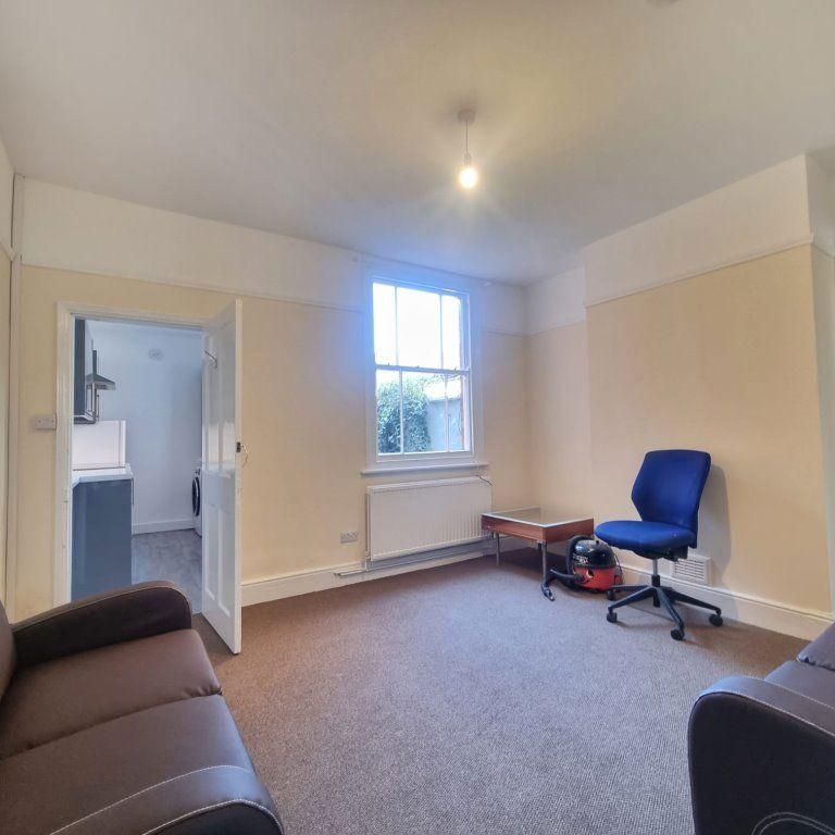 4 bedroom terraced house to rent - Photo 1