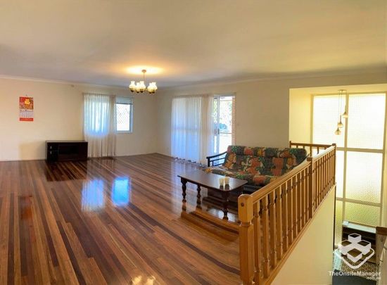 Bills Included! Sunnybank furnished 3 Bed unit with Air-con!! - Photo 1