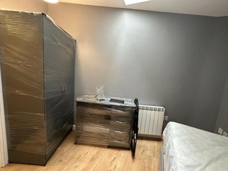 1 bedroom in a house share to rent - Photo 4