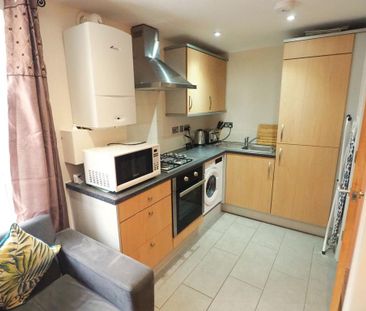 3 bedroom end of terrace house to rent - Photo 3