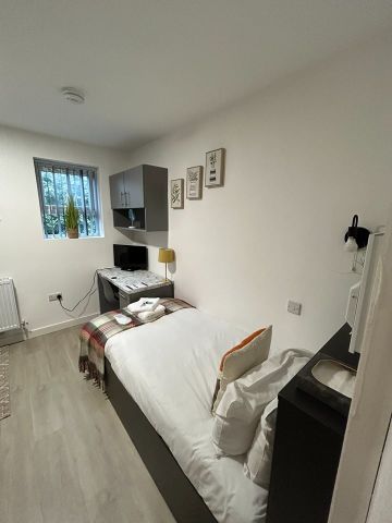 Studio Flat, Humphrey Road, M16 - Photo 2