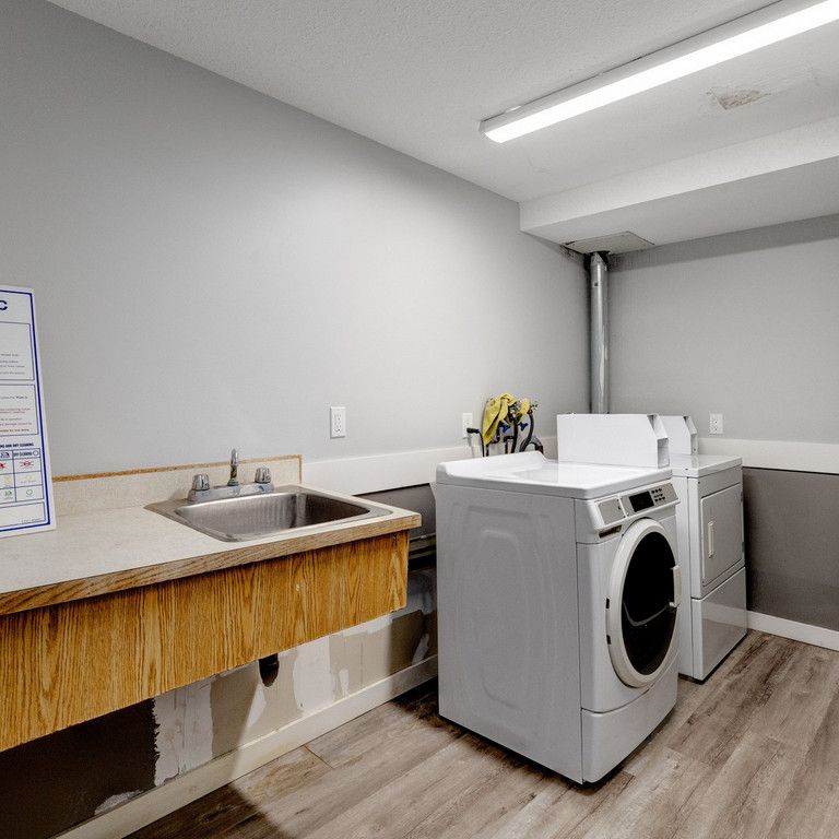 Renovated Suite - 1 Bedroom - Photo 1