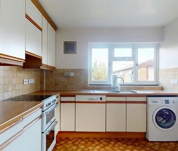 3 bedroom detached bungalow to rent - Photo 2