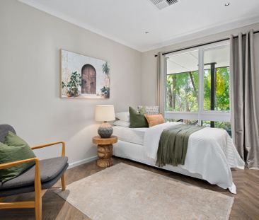 Modern Family 5 Bedroom Home with Poolside Living & Westleigh Conve... - Photo 1