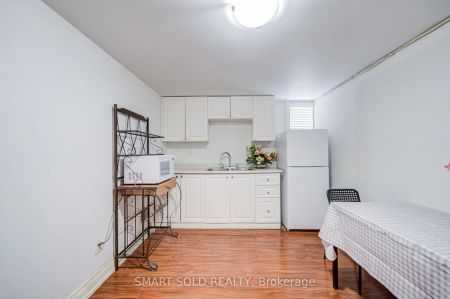 213 Maplehurst Avenue #Lower A - Photo 4