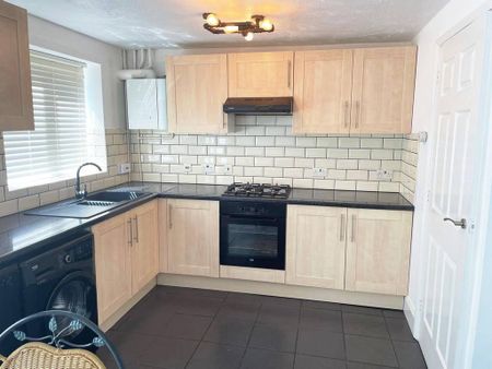3 bedroom terraced house to rent - Photo 2