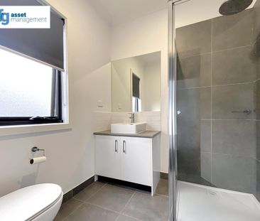 Discover Modern & Spacious Living in this 3-Bedroom Townhouse! - Photo 5