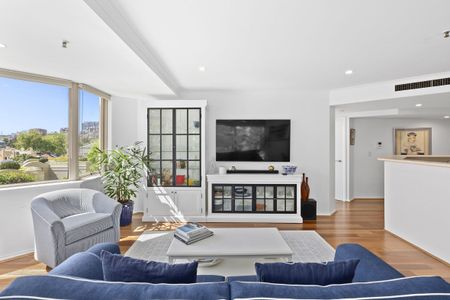 Crown Gardens – Sophisticated North-Facing Residence - Photo 3