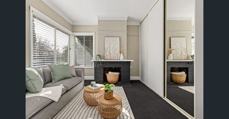 FAMILY HOME IN GREAT LOCATION! - Photo 4