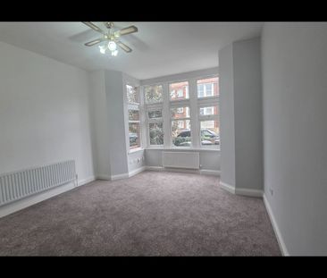 3 Bed Flat, Babington Road, SW16 - Photo 1