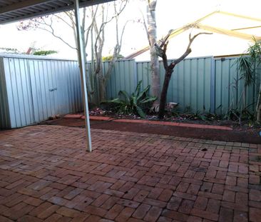 Private courtyard and close to Uni SQ - Photo 2