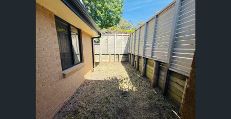 MODERN THREE BEDROOM SPACIOUS VILLA CLOSE TO UNI AND SHOPS - Photo 2