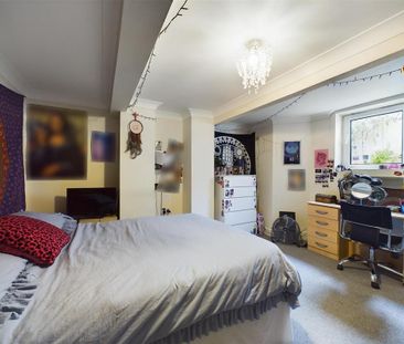 6 bedroom terraced house to rent - Photo 4