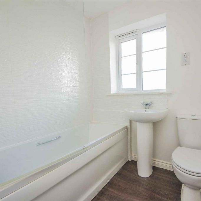 3 bed House - End Terrace To Let - Photo 1