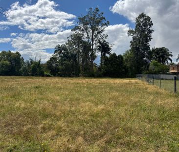 Spacious 4 Acres of Fenced Land - Ideal for Animals & Vehicle Parking - Photo 1