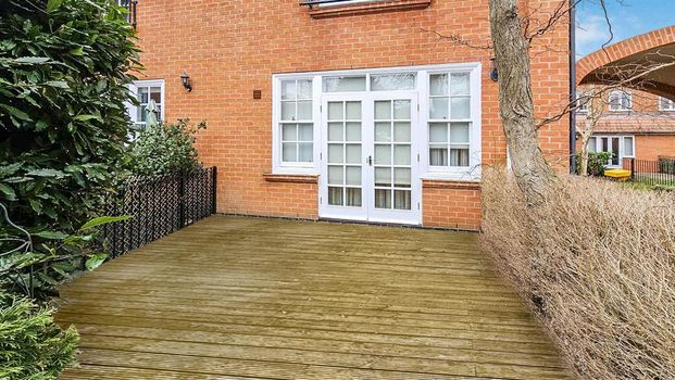 3 bedroom end of terrace house to rent - Photo 1