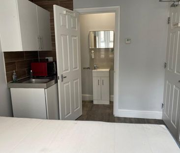 Studio Flat, Oval Road, CR0 - Photo 5