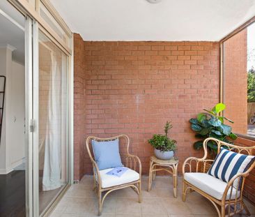 Stylish Coastal Living in the Heart of Freshwater - Photo 6