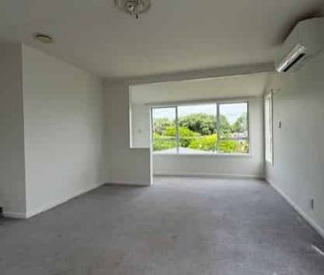 Well presented family home - Photo 2