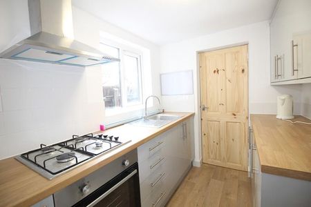 2 bedroom terraced house to rent - Photo 5