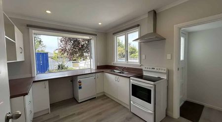 Lovely 3BR Home in Bryndwr - Photo 3