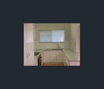 2 bedroom duplex - Westcourt - Photo 3