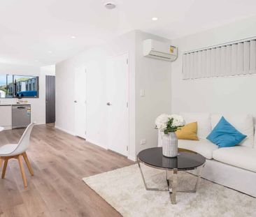 MANGERE BRIDGE, 3 BEDROOMS - Photo 3