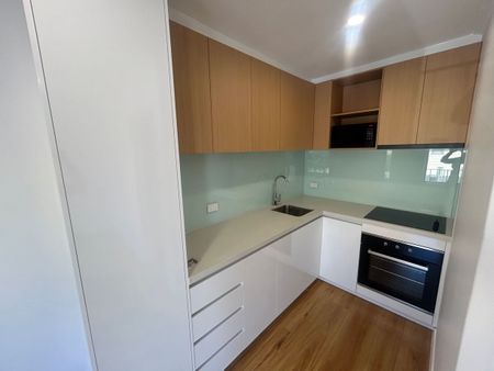 16/125 Arthur Street, Fairfield, VIC 3078 - Photo 2