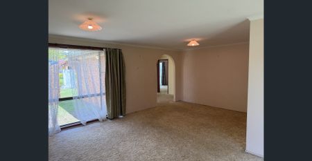 Comfortable 3-Bedroom Home - Photo 5